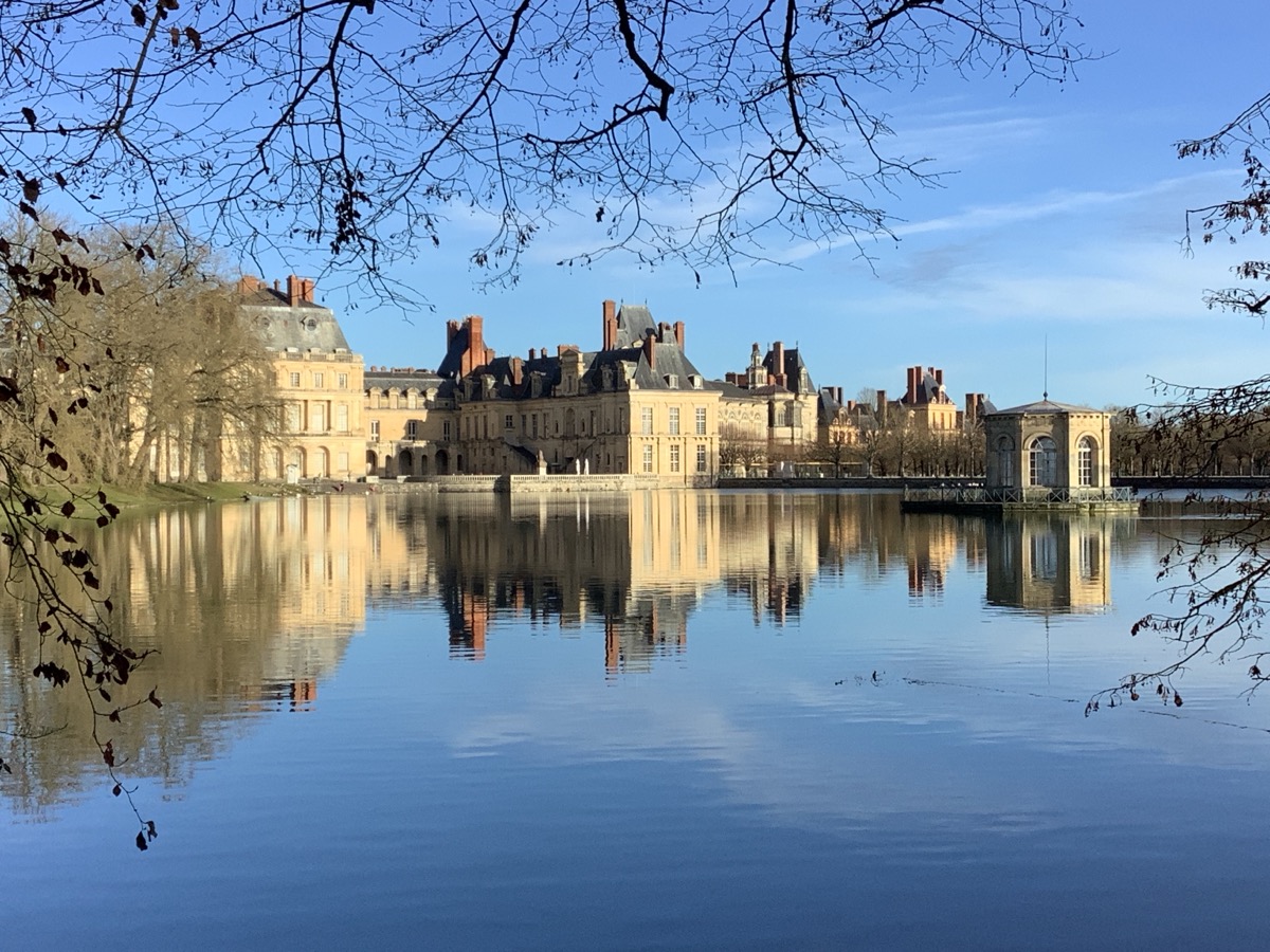 Chateau de Fontainebleau beside its pond