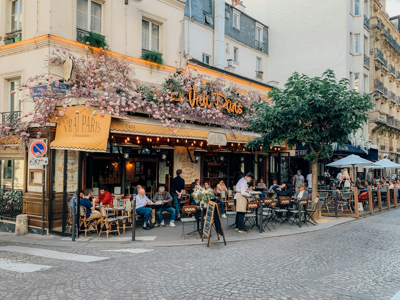 Le Vrai Paris cafe in Montmartre